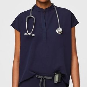 Figs scrub top